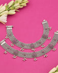 OXIDISED FLORAL CHARM ANKLET