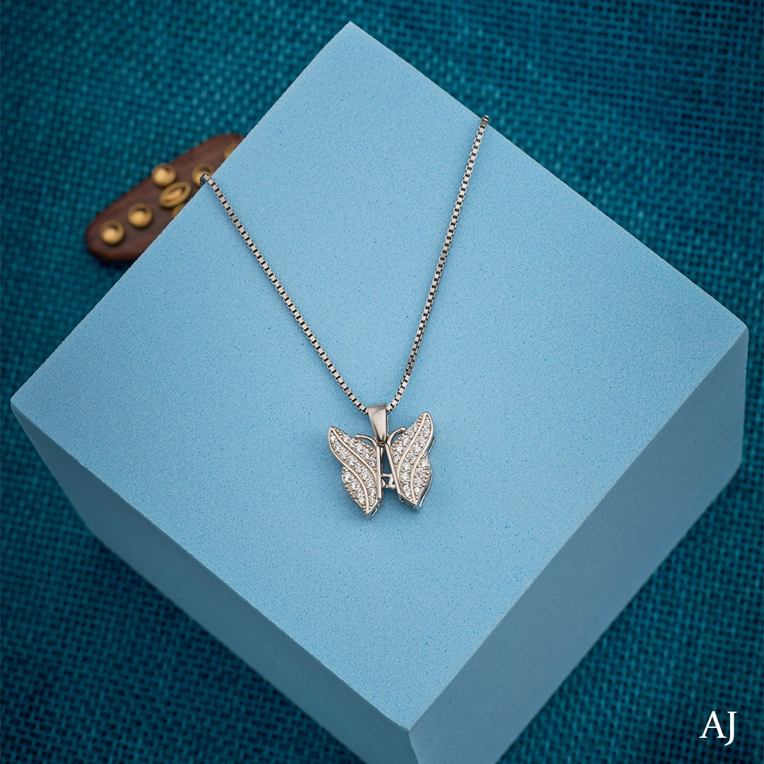 LUNA BUTTERFLY PENDANT CHAIN