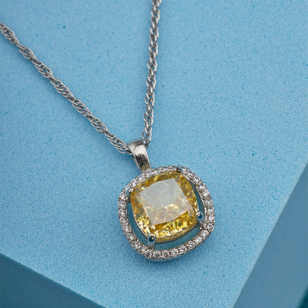 SUNLIT PENDANT CHAIN
