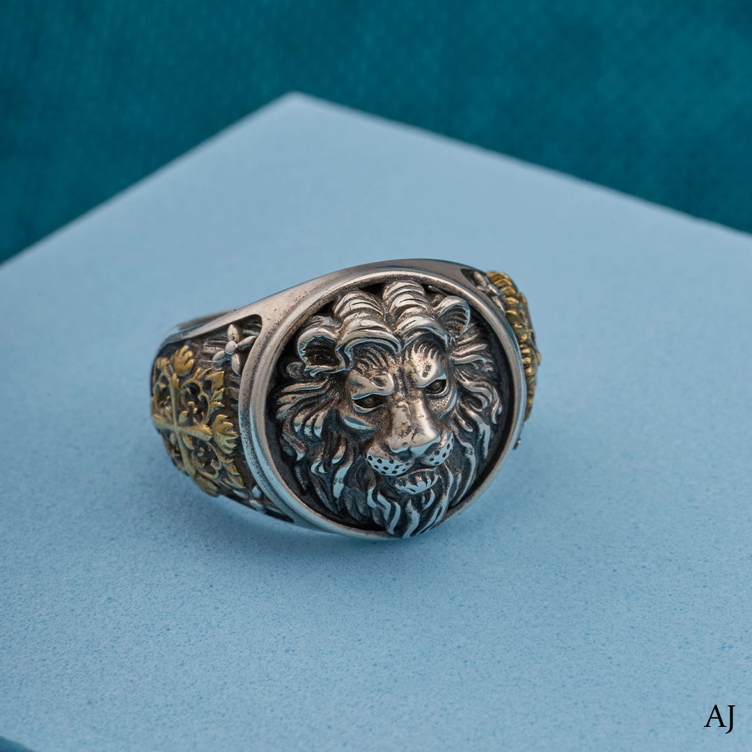 LION CREST RING