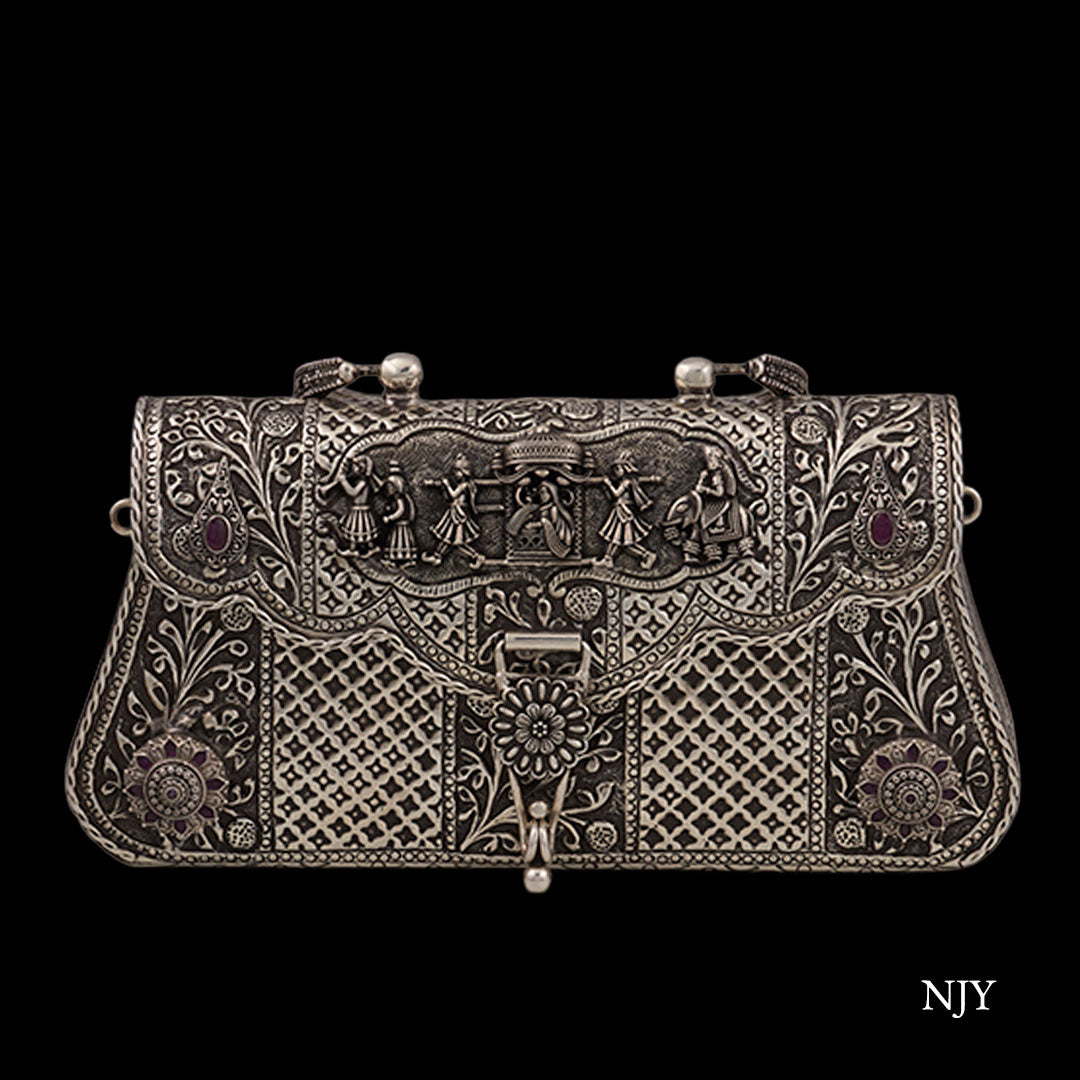 ROYAL ANTIQUE CLUTCH
