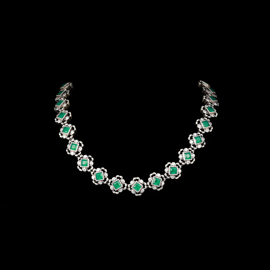 GREEN STONE NECKLACE