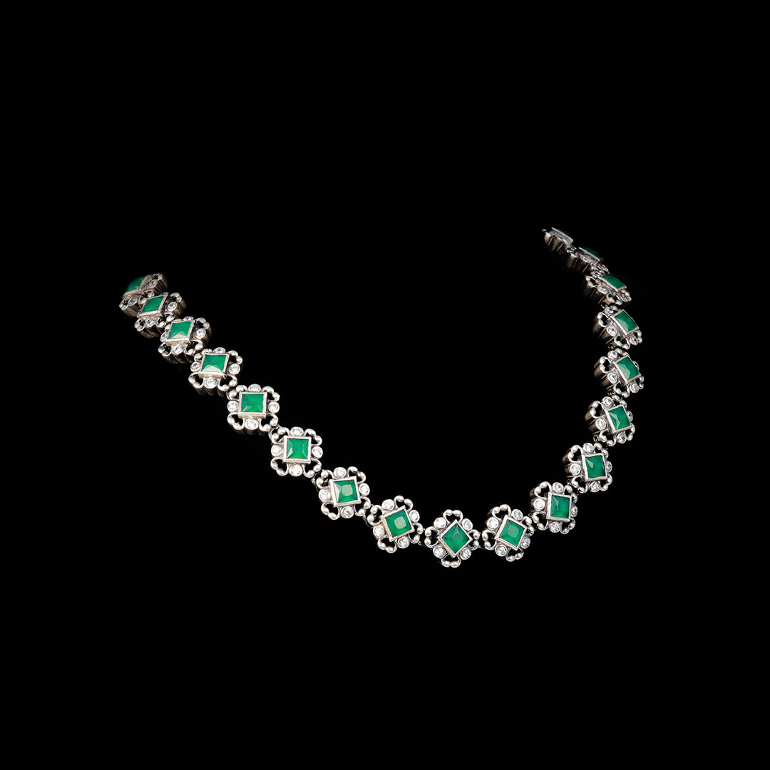 GREEN STONE NECKLACE