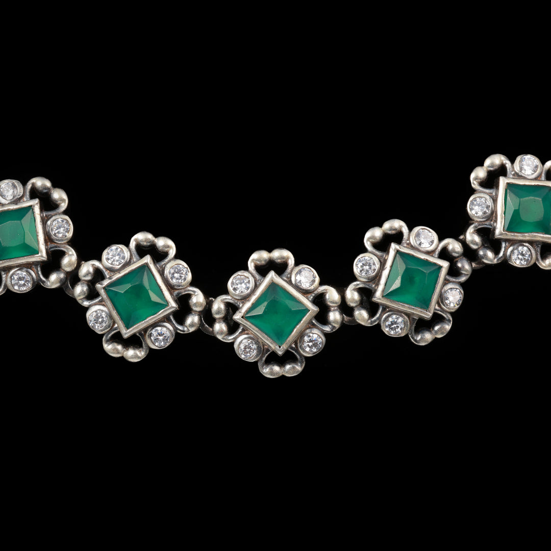 GREEN STONE NECKLACE