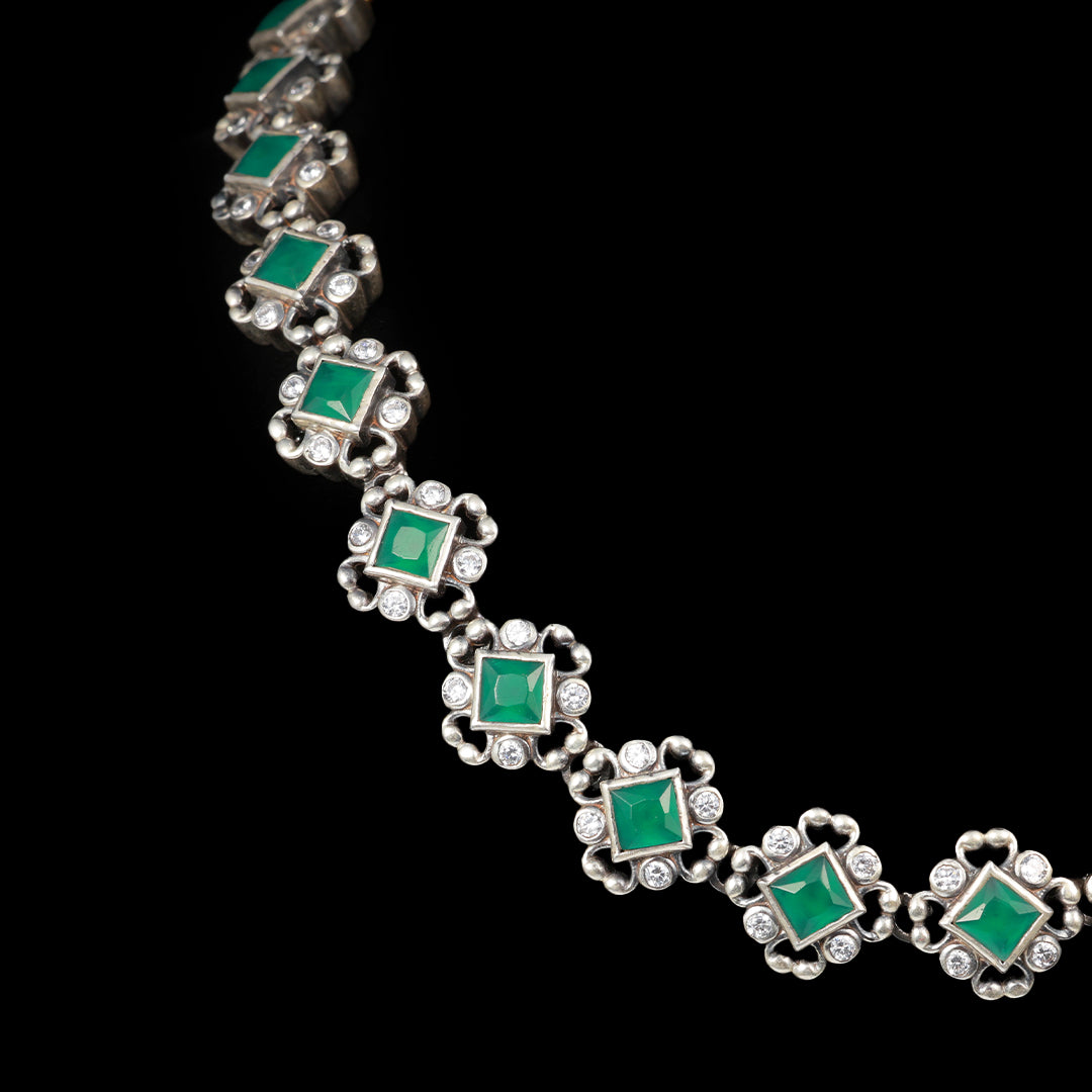 GREEN STONE NECKLACE