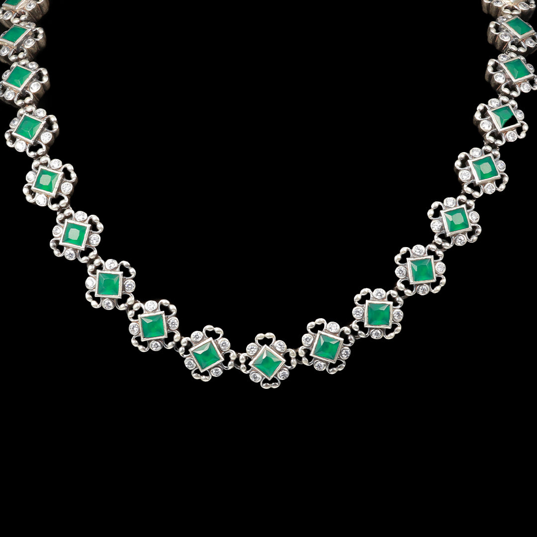 GREEN STONE NECKLACE