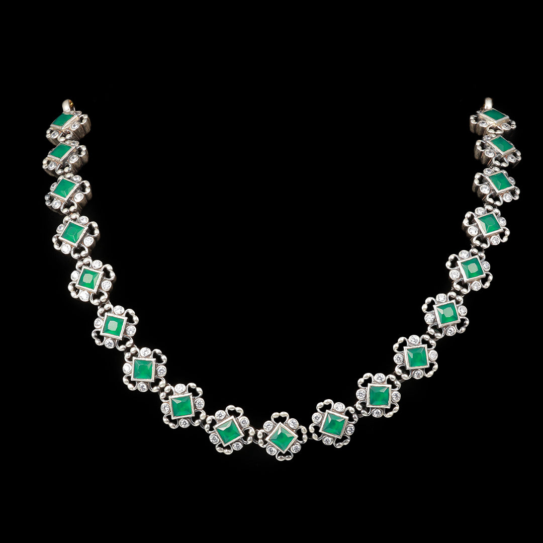 GREEN STONE NECKLACE