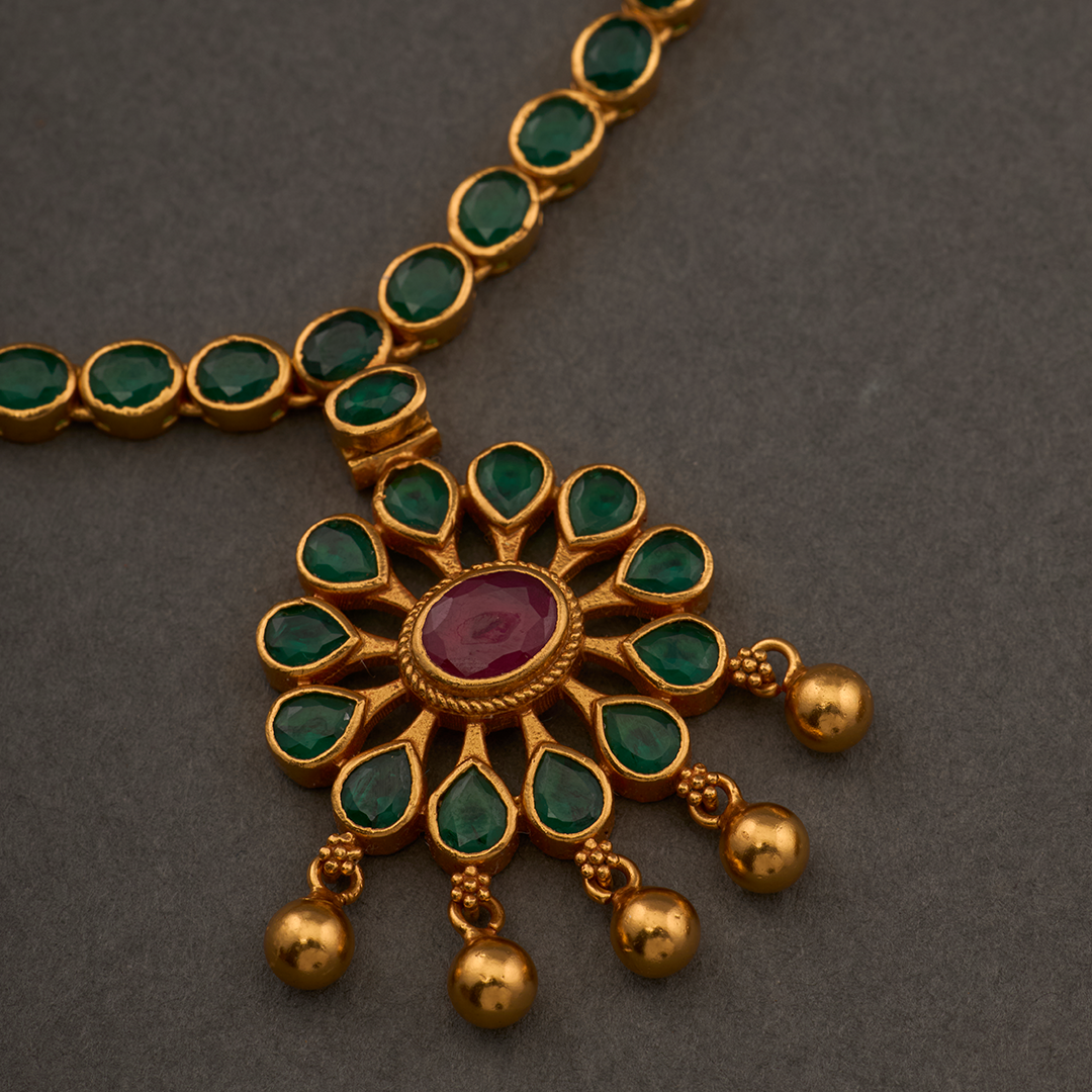 GREEN AURA FLORAL NECKLACE