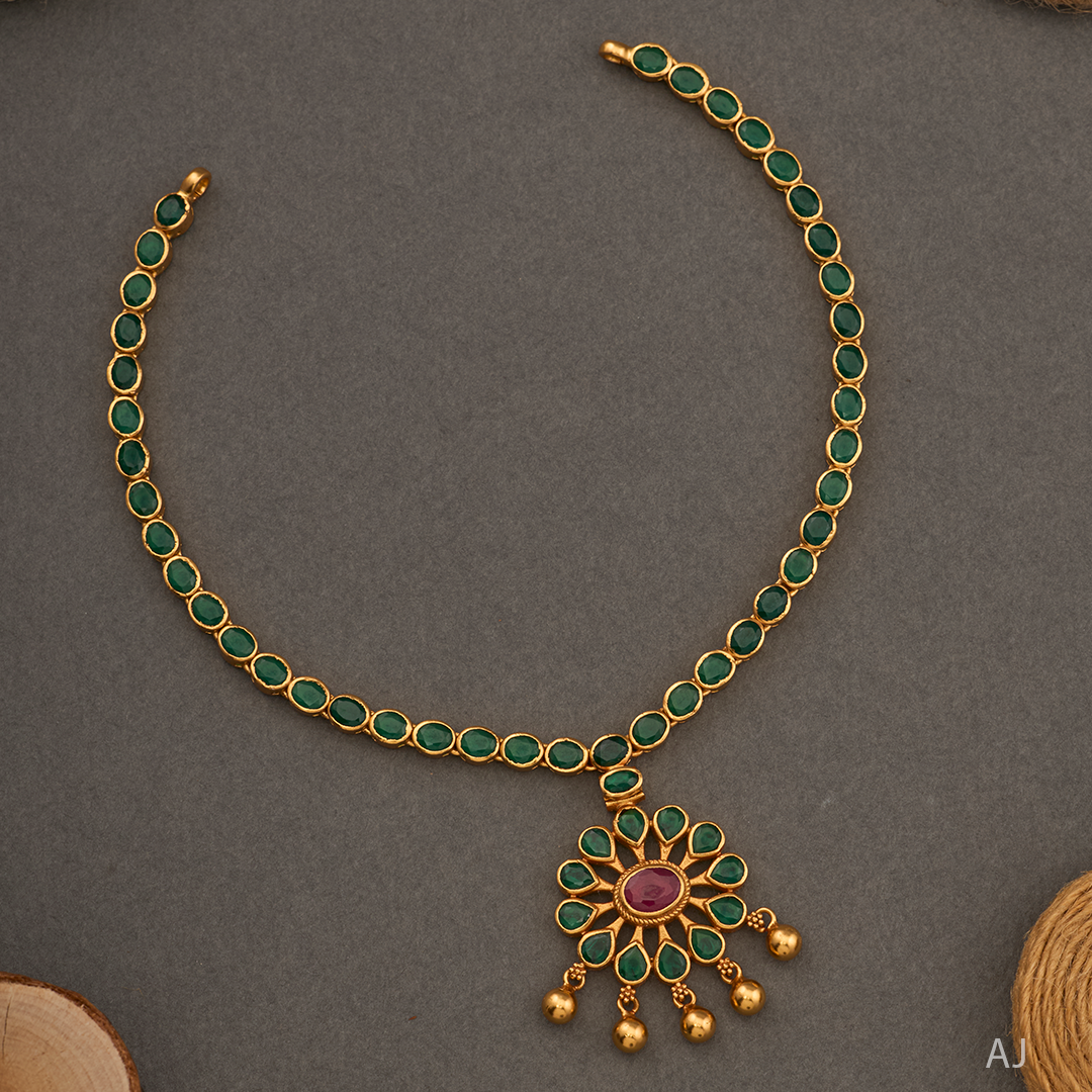 GREEN AURA FLORAL NECKLACE