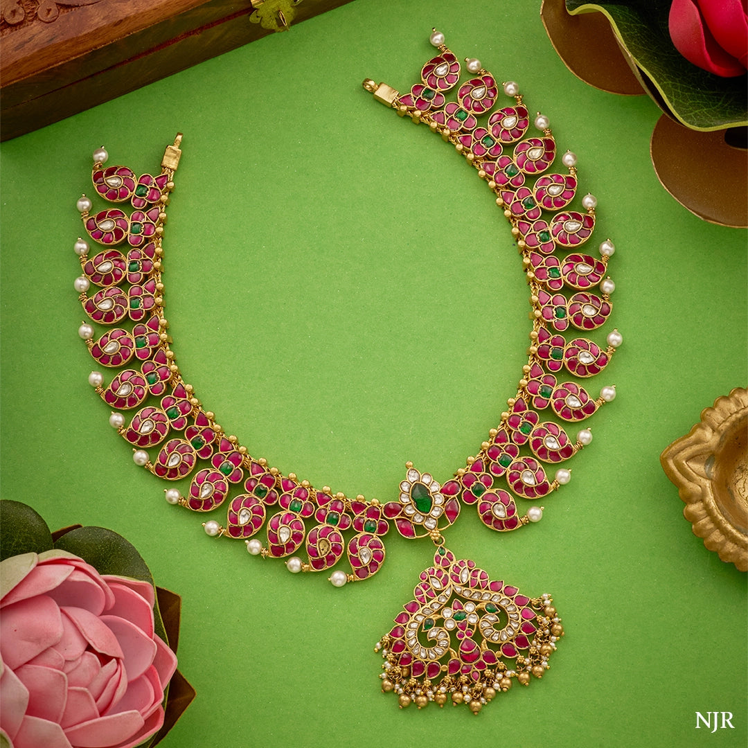THE CRIMSON MANGO NECKLACE