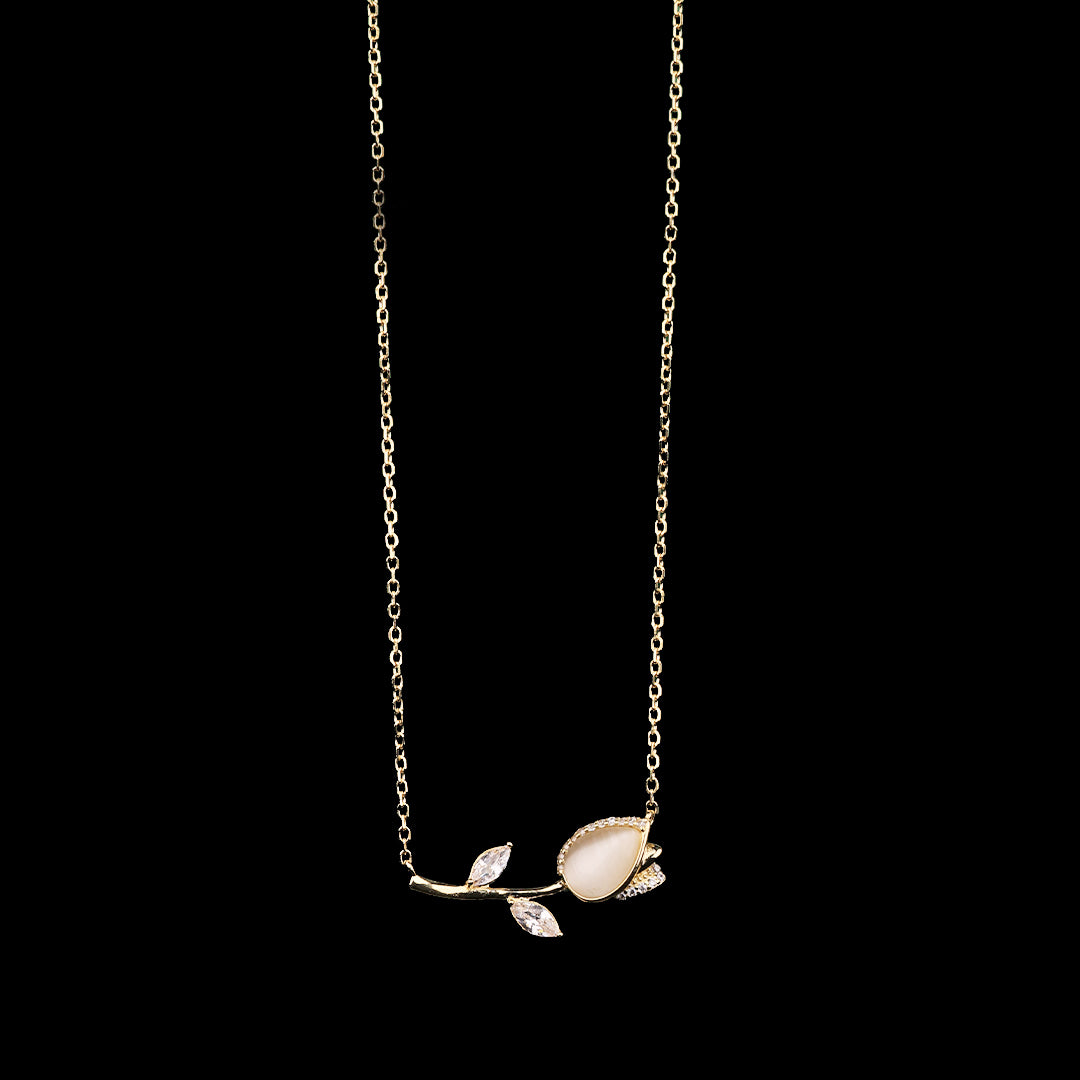 ROSE PENDANT NECKLACE
