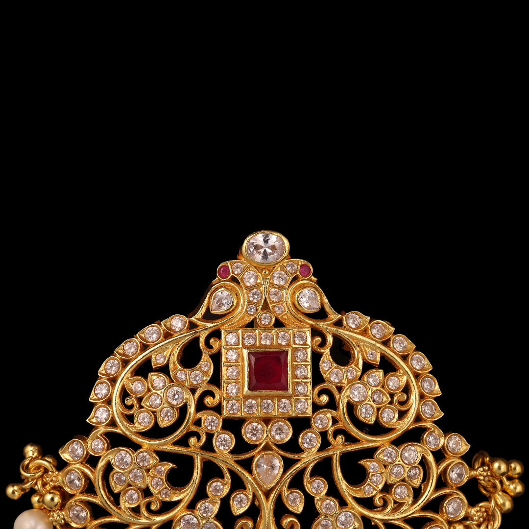 WHITE STONE PENDANT