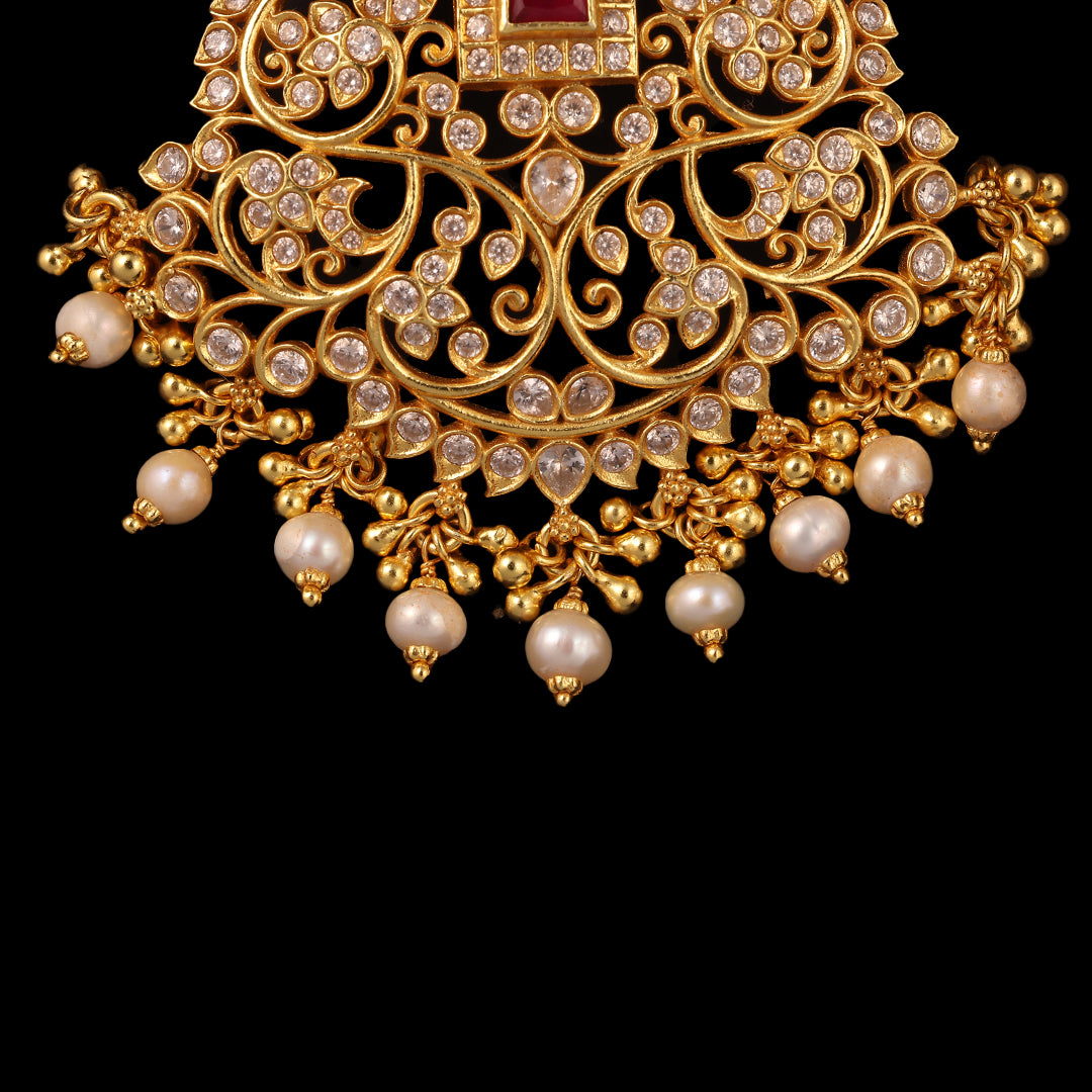 WHITE STONE PENDANT