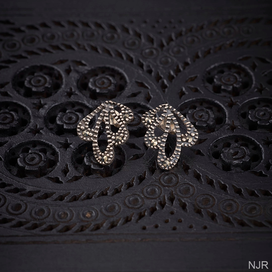 NOIR PETAL EARRINGS